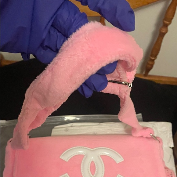 CHANEL VIP Precision soft crossbody - Picture 14 of 17